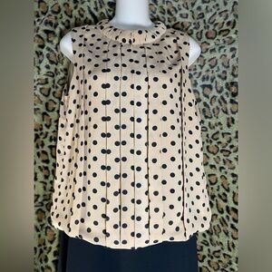 3/$15 🏷️ Peachy-brown vintage inspired sleeveless pleated polka dot blouse